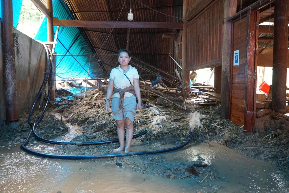 Cận cảnh tan hoang Cỏ Hạ ở Nghệ An sau trận lũ quét kinh hoàng -12.jpg