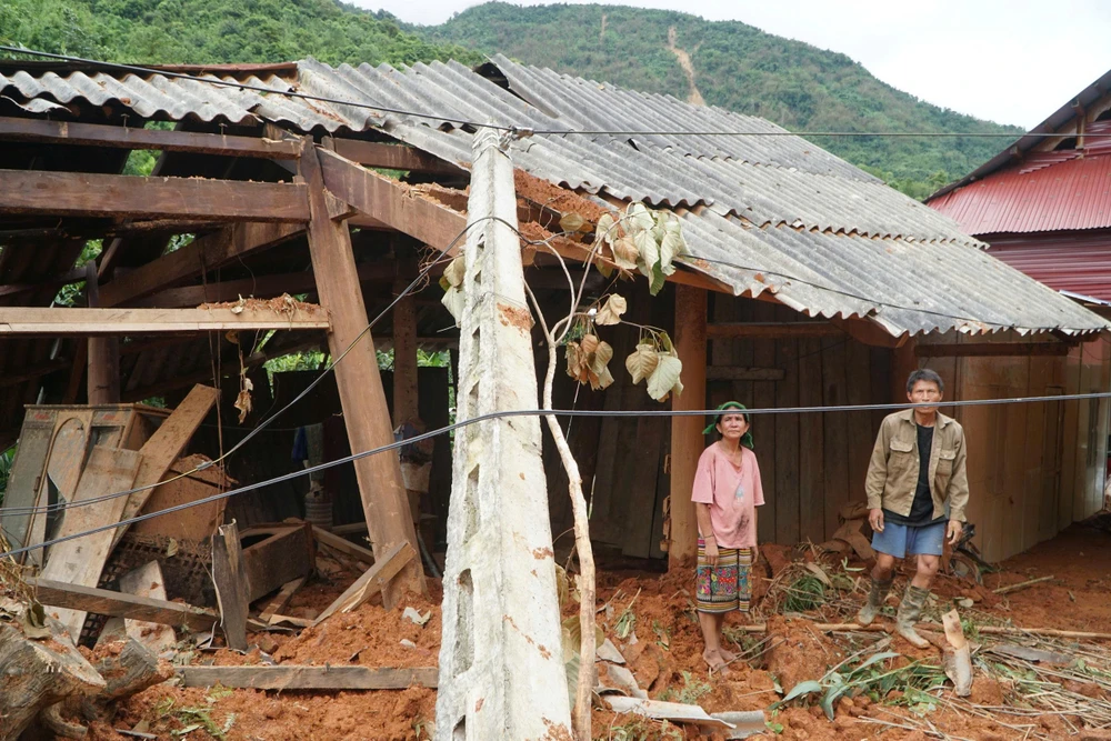 Cận cảnh tan hoang Cỏ Hạ ở Nghệ An sau trận lũ quét kinh hoàng -2.jpg