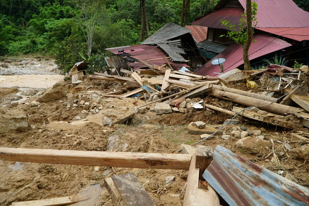 Cận cảnh tan hoang Cỏ Hạ ở Nghệ An sau trận lũ quét kinh hoàng -7.jpg