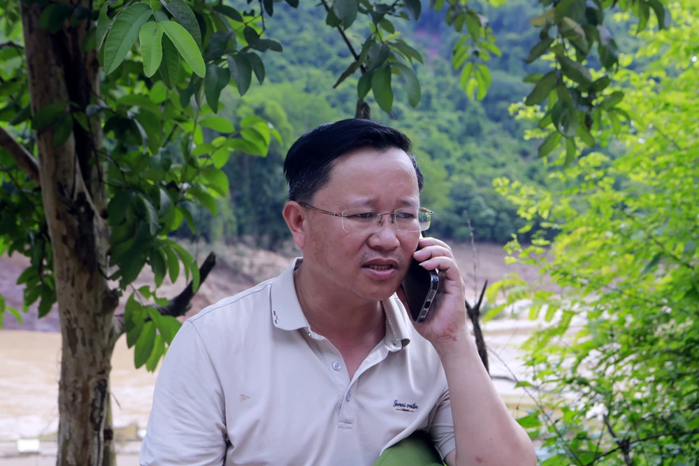 Bí thư xã mở đường, liều mình vượt lũ cứu dân ở bản cô lập - 10.JPG