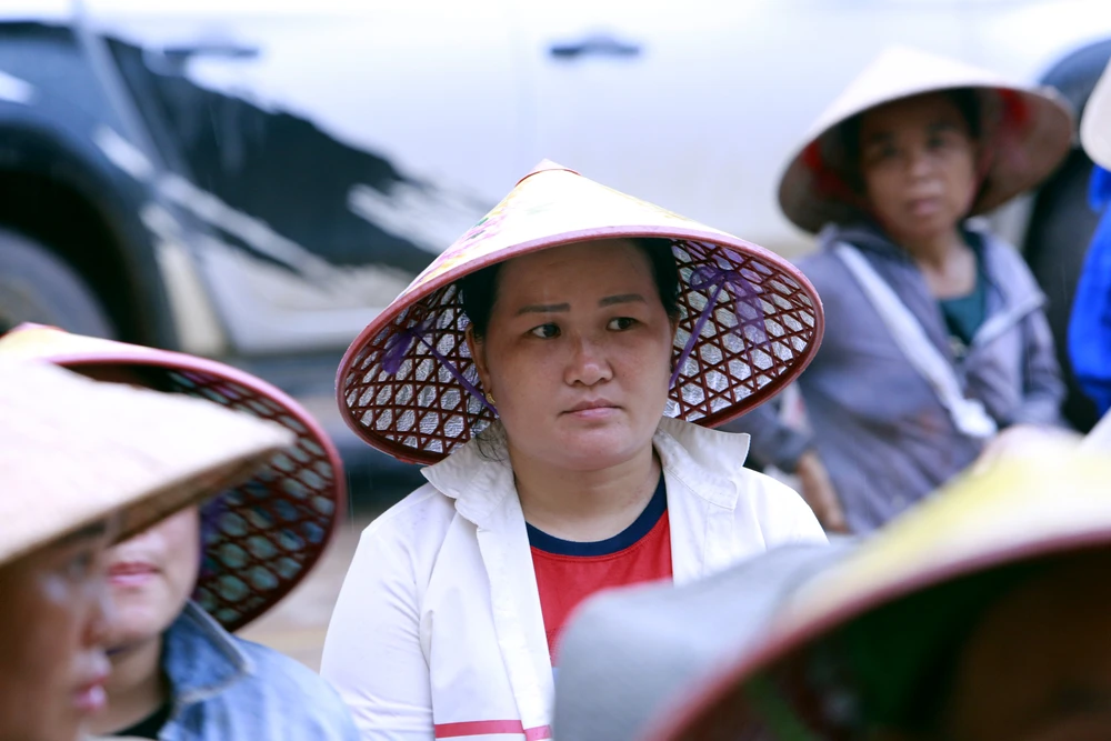 Tình người trong trong cơn lũ dữ ở miền Tây Nghệ An -14.JPG