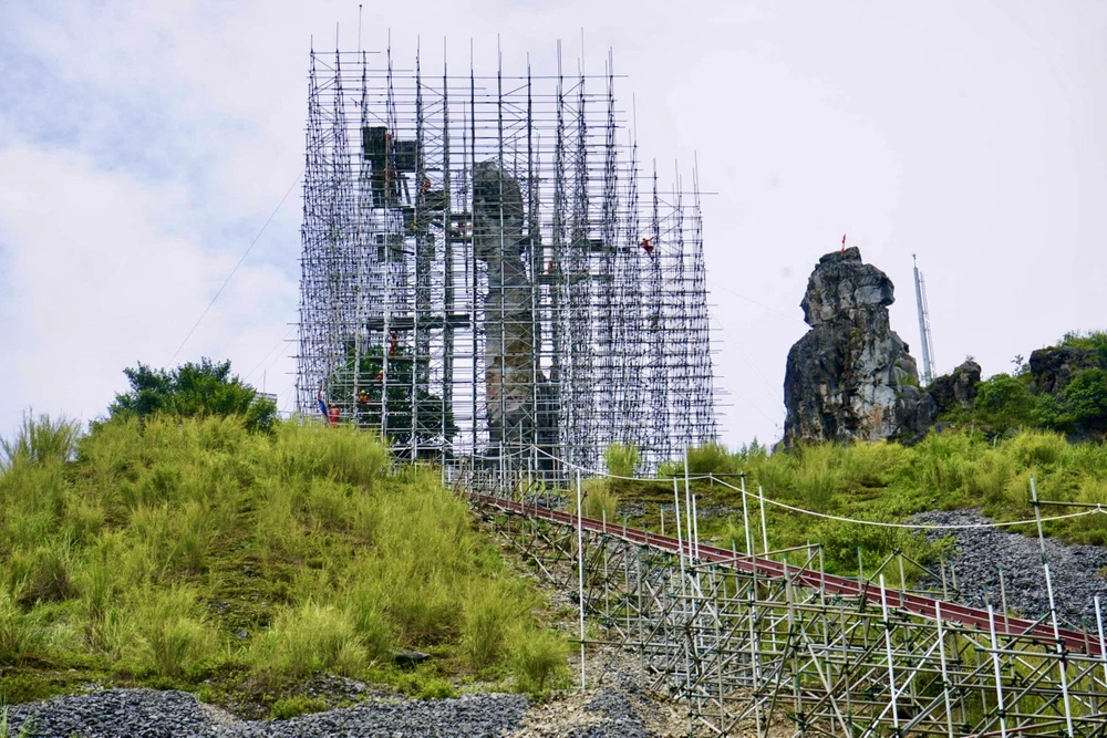 Toàn cảnh hòn vọng phu ở Thanh Hoá - 14.jpeg