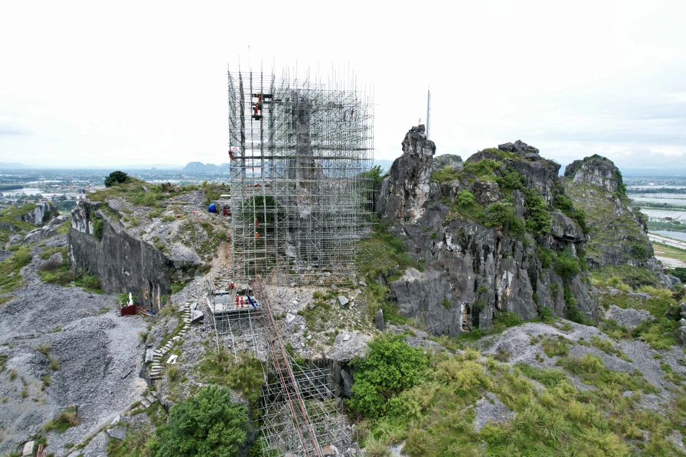 Toàn cảnh hòn vọng phu ở Thanh Hoá - 2 .jpeg