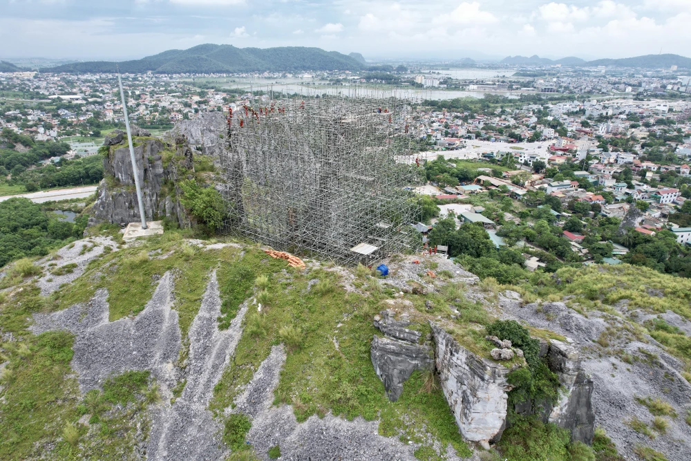 Toàn cảnh hòn vọng phu ở Thanh Hoá -3.jpeg