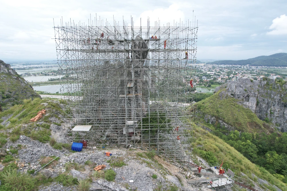 Toàn cảnh hòn vọng phu ở Thanh Hoá -7.jpeg