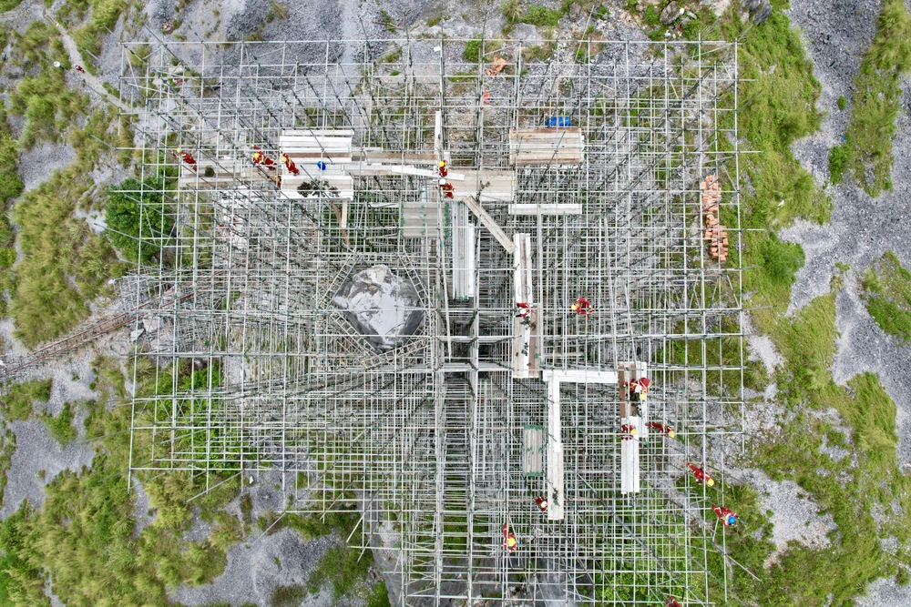 Toàn cảnh hòn vọng phu ở Thanh Hóa - .jpeg