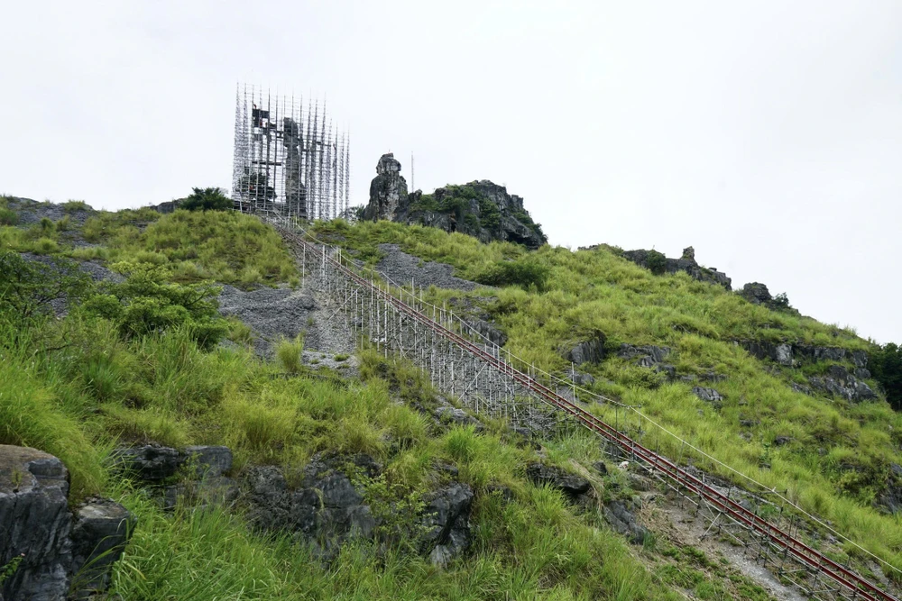 Toàn cảnh hòn vọng phu ở Thanh Hoá -9.jpeg