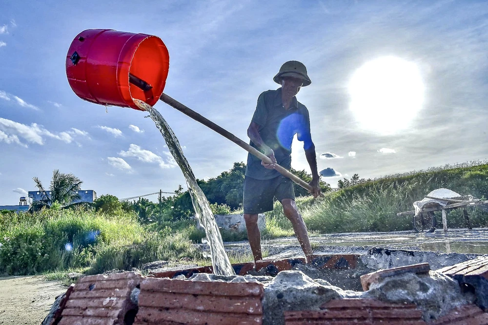 Vựa muối miền Trung - 2.jpeg