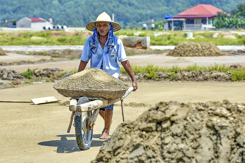 Vựa muối miền Trung - 6.jpeg