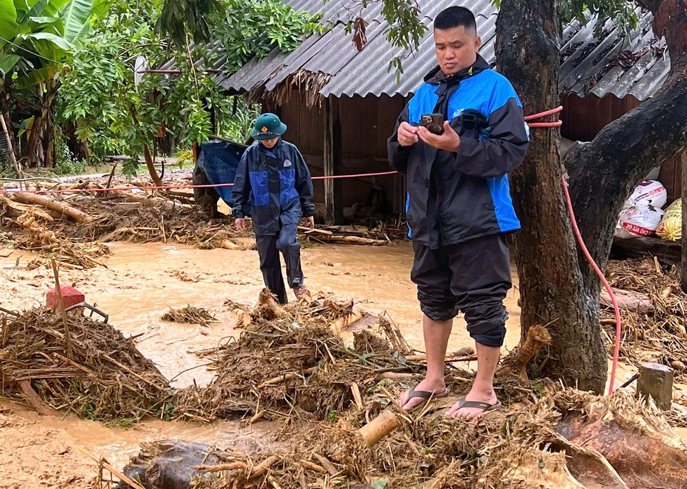 Lũ lớn bất ngờ đổ về, nhiều bản vùng cao bị chia cắt cô lập -4.jpg