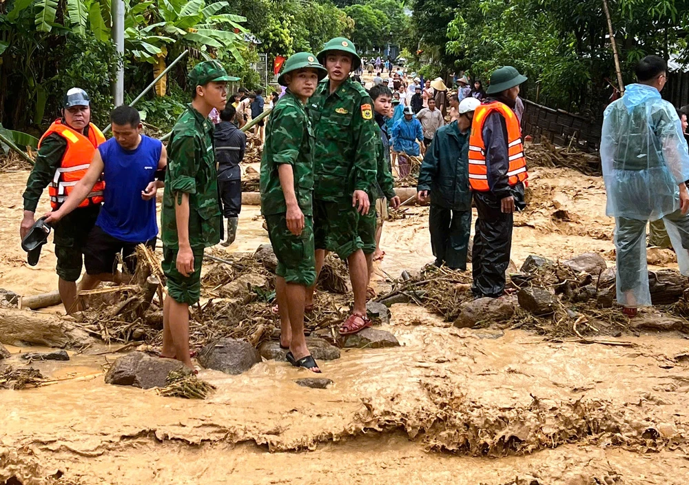 Lũ lớn bất ngờ đổ về, nhiều bản vùng cao bị chia cắt cô lập -5.jpg