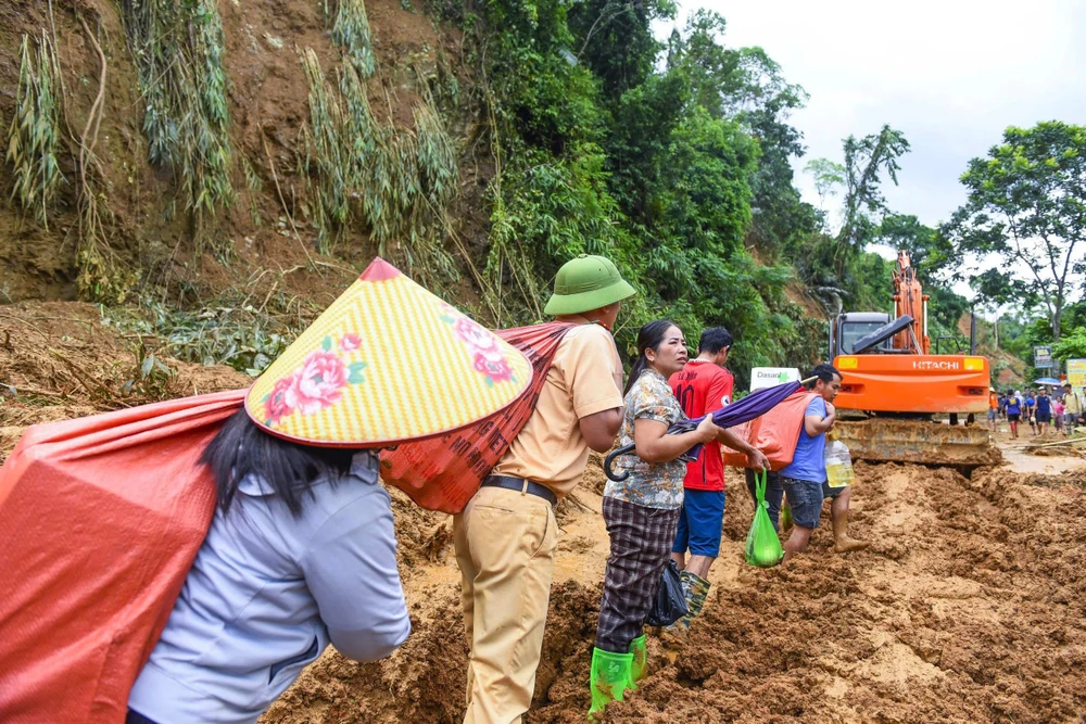 Băng rừng vượt núi giải cứu Yên Nhân sau trận lũ quét kinh hoàng - 13.jpg