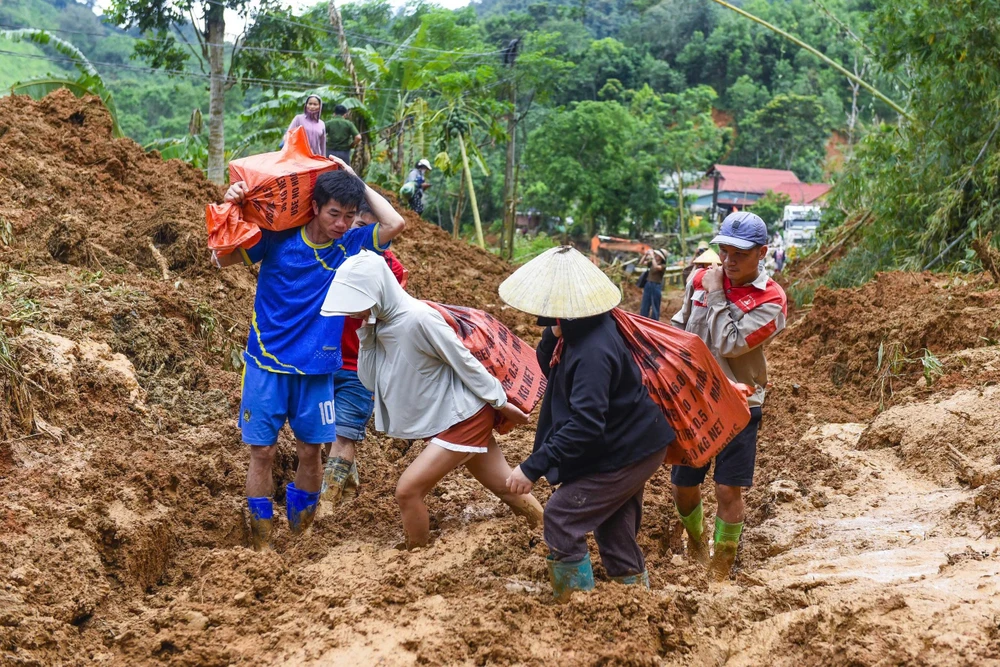 Băng rừng vượt núi giải cứu Yên Nhân sau trận lũ quét kinh hoàng - 14.jpg