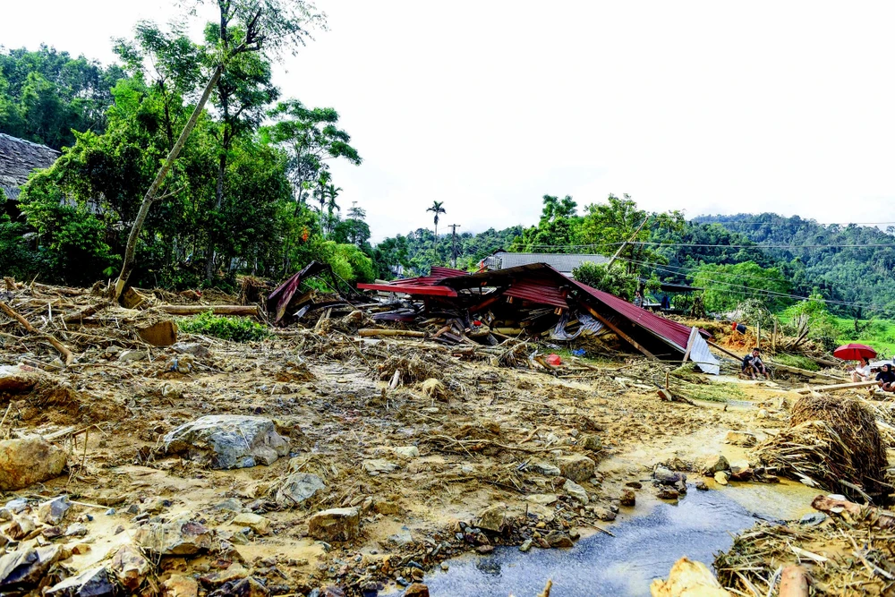 Băng rừng vượt núi giải cứu Yên Nhân sau trận lũ quét kinh hoàng -.jpg