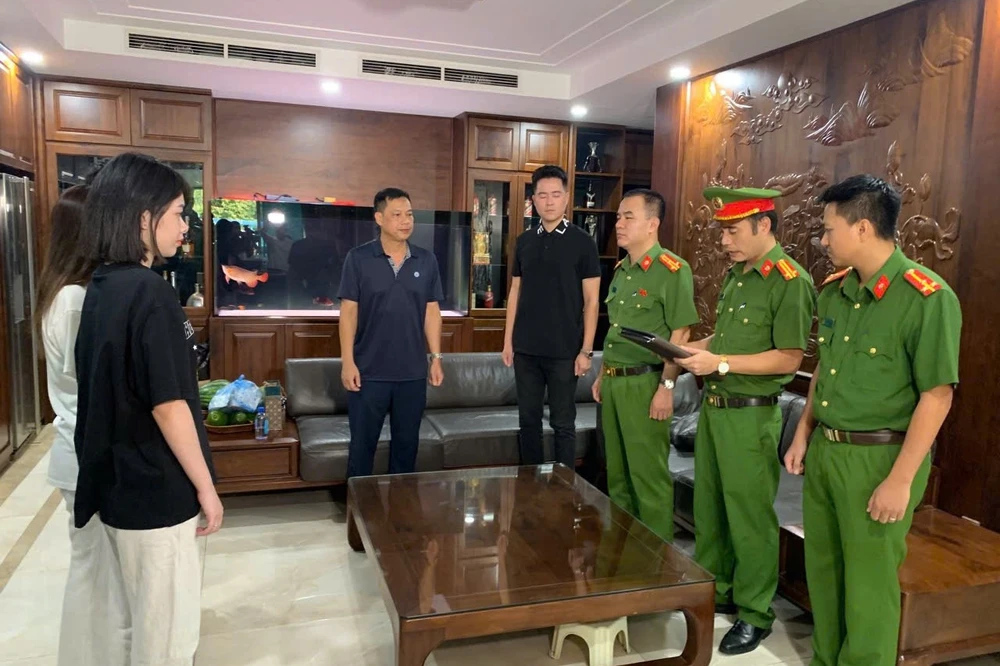 Khám xét khẩn cấp nhà “đại ca” giang hồ Mạnh Gỗ - -2.jpeg