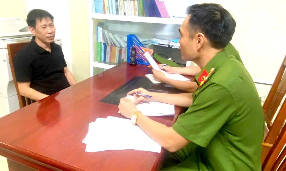 Khởi tố vụ án đưa hối lộ liên quan “Mạnh Gỗ” và 9 đồng phạm liên quan -.jpg