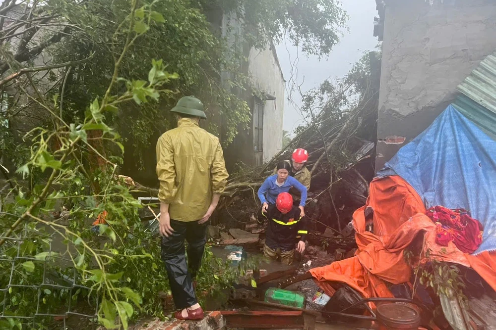 Cảnh sát giải cứu.jpg