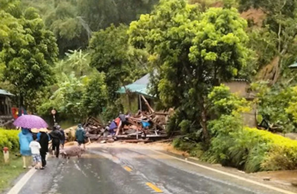 Lũ quét, sạt lở chia cắt nhiều tuyến đường ở xã miền núi Thanh Hóa -3.jpg