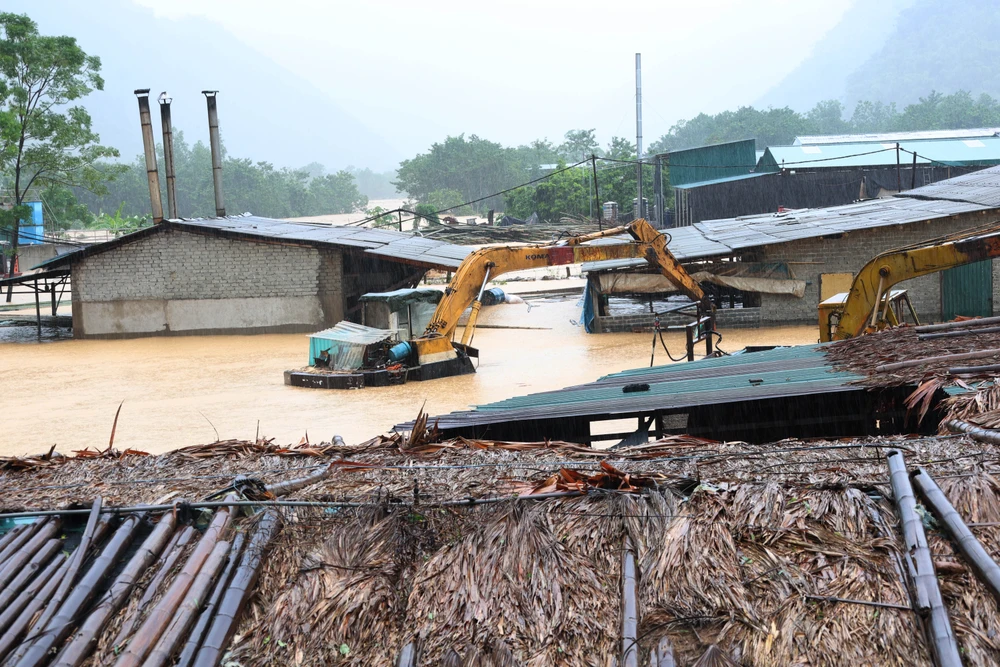 Lũ quét, sạt lở chia cắt nhiều tuyến đường ở xã miền núi Thanh Hóa - 6.jpg