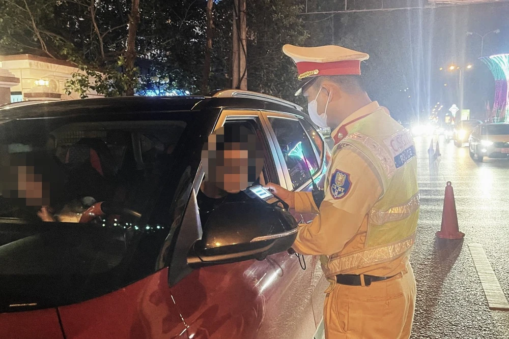 xỬ LÝ VI PHẠM NÔNG ĐỘ CỒN Ở tHANH hÓA - nHIỀU TRƯỜNG HỢP CỐ TÌNH ĐỐI PHÓ -.jpeg