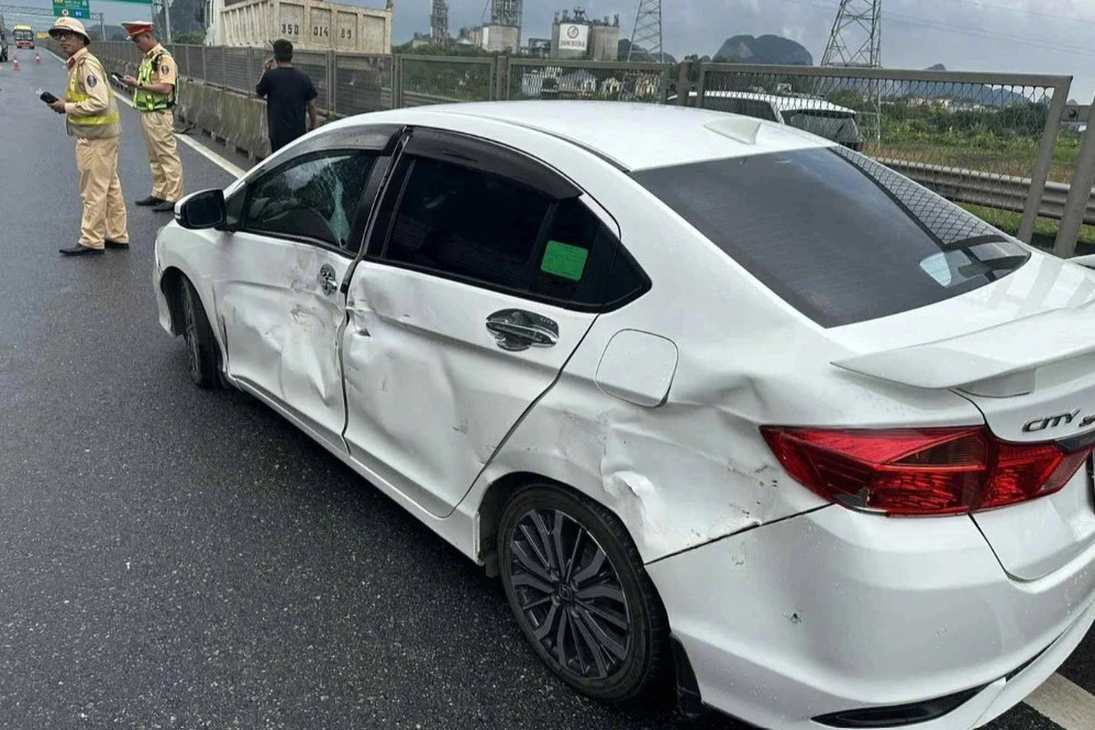 Xe đoàn cứu trợ Đắk Lắk.jpg