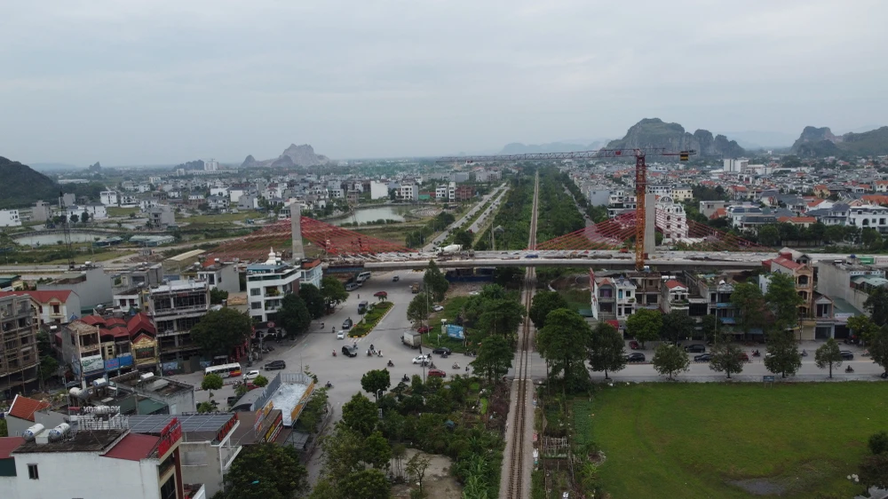 Diện mạo cầu dây văng trăm tỉ đầu tiên ở Thanh Hóa sắp hoàn thành -13.JPG