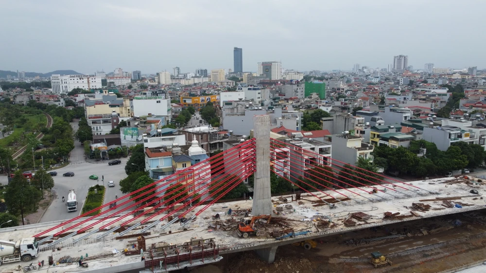 Diện mạo cầu dây văng trăm tỉ đầu tiên ở Thanh Hóa sắp hoàn thành -14.JPG