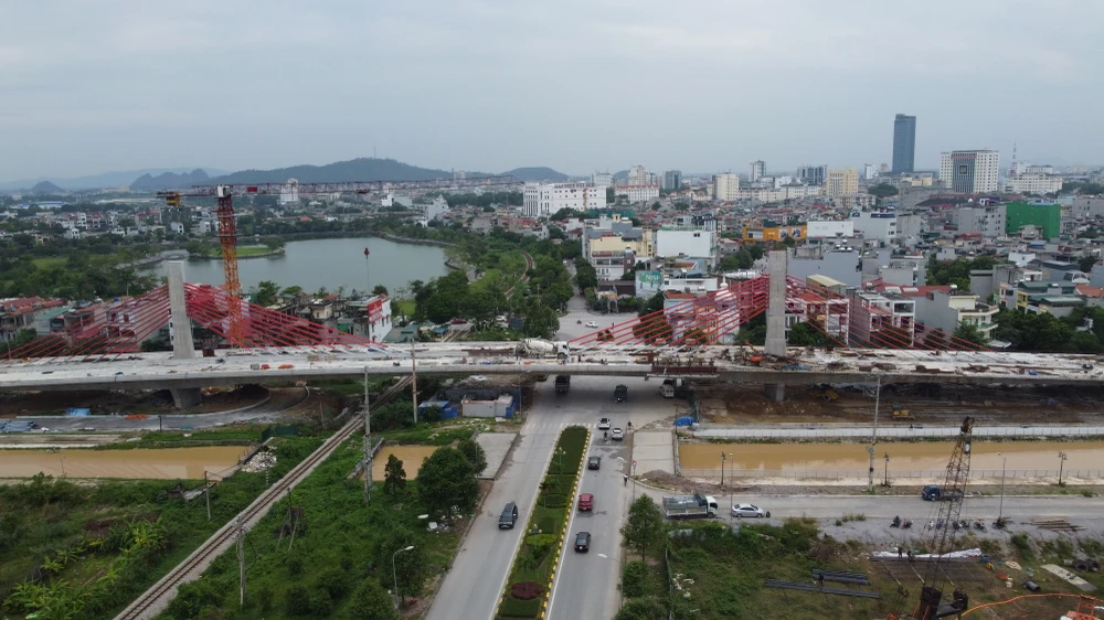 Diện mạo cầu dây văng trăm tỉ đầu tiên ở Thanh Hóa sắp hoàn thành -18.JPG
