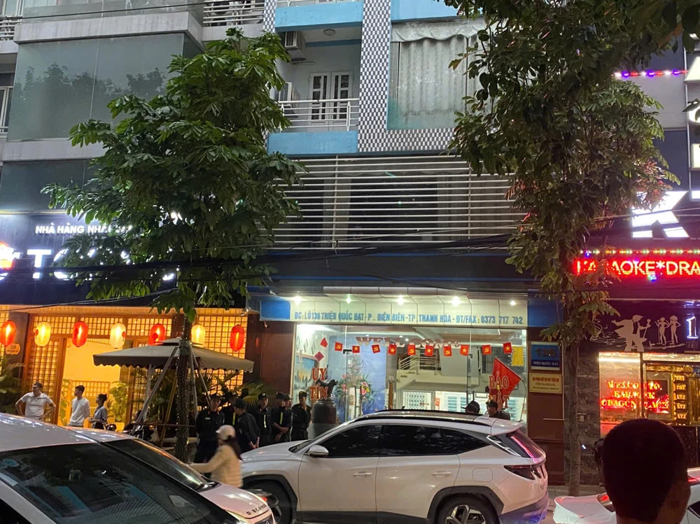 Hàng chục cảnh sát khám xét nhà riêng của 1 doanh nhân ở Thanh Hóa -4.jpg