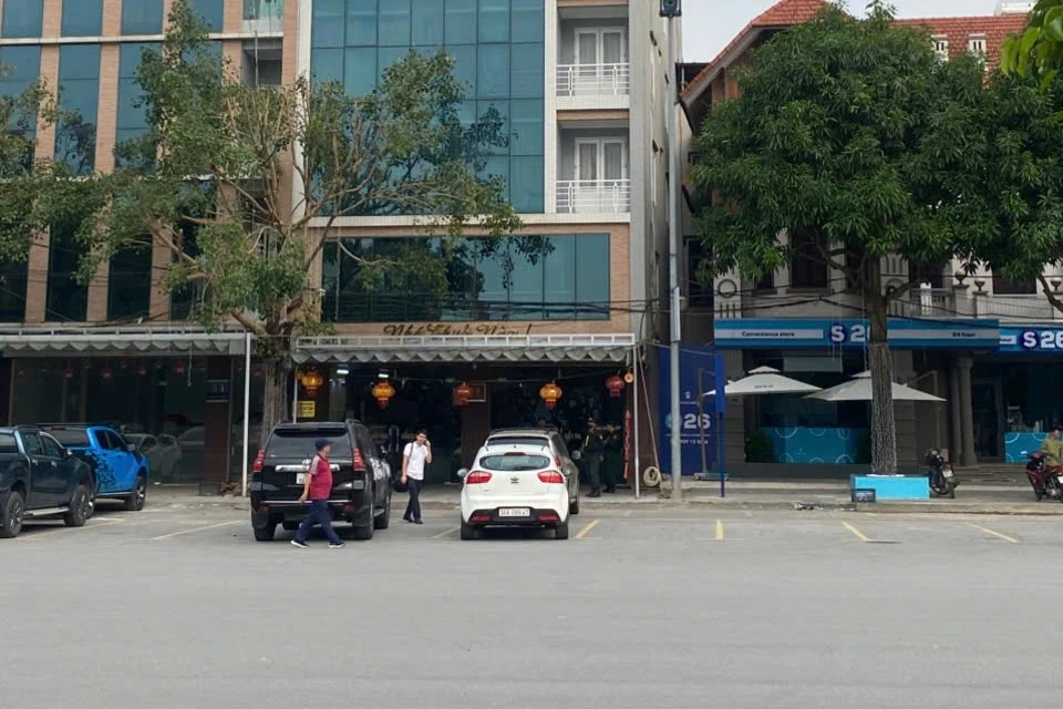 Hàng chục cảnh sát khám xét nhà riêng của 1 doanh nhân ở Thanh Hóa -.jpg