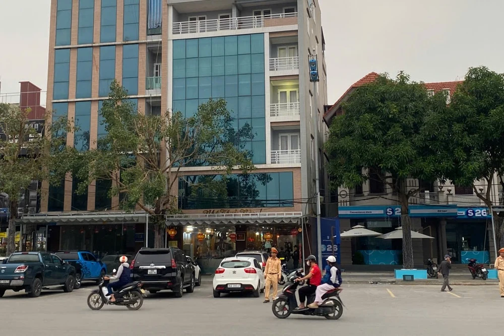 Hàng chục cảnh sát khám xét nhà riêng của 1 doanh nhân ở Thanh Hóa -9.jpg