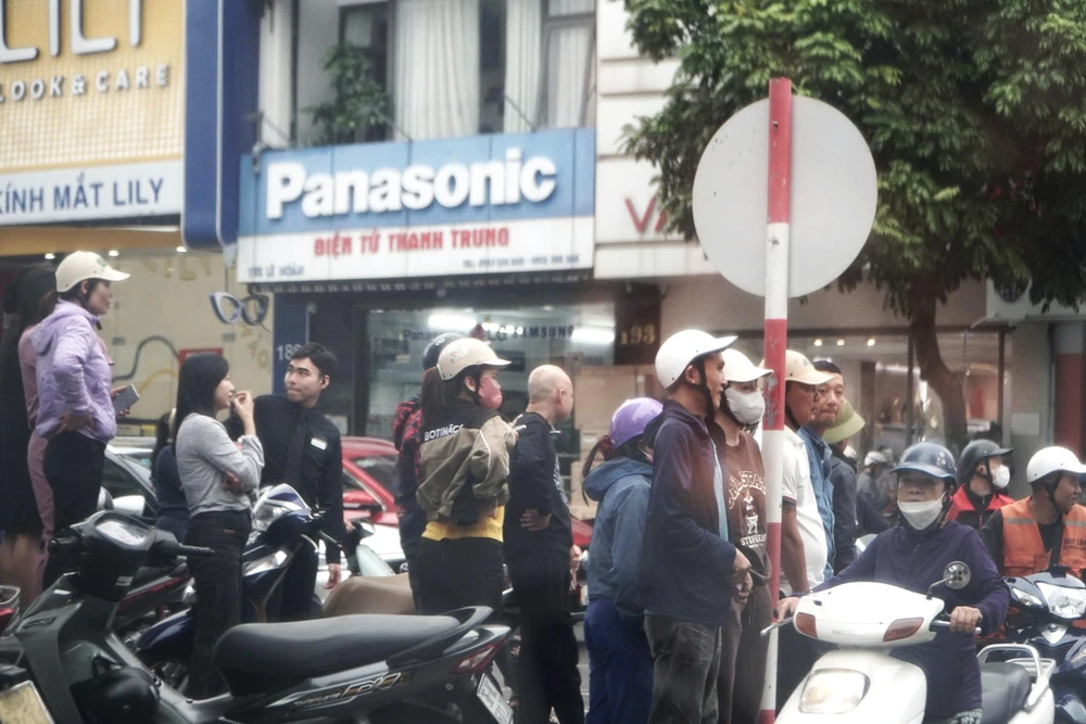 Hàng chục cảnh sát phong tỏa, xuất hiện trên phố tiệm vàng ở Thanh Hóa -13.jpg