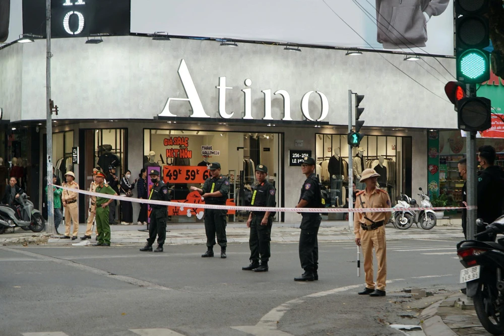 Hàng chục cảnh sát phong tỏa, xuất hiện trên phố tiệm vàng ở Thanh Hóa -15.jpg