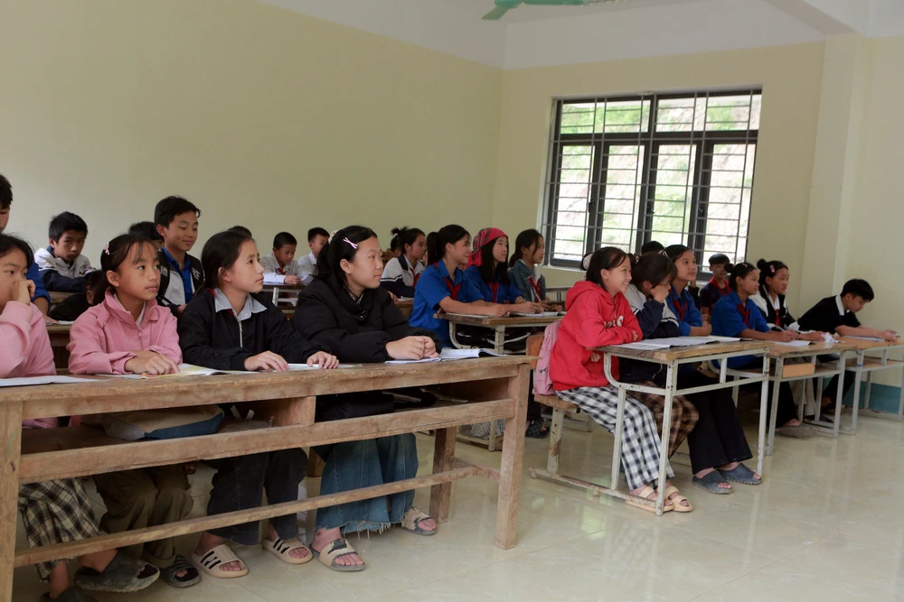 Trường Phổ thông Dân tộc bán trú THCS xã biên giới Pù Nhi-21.JPG