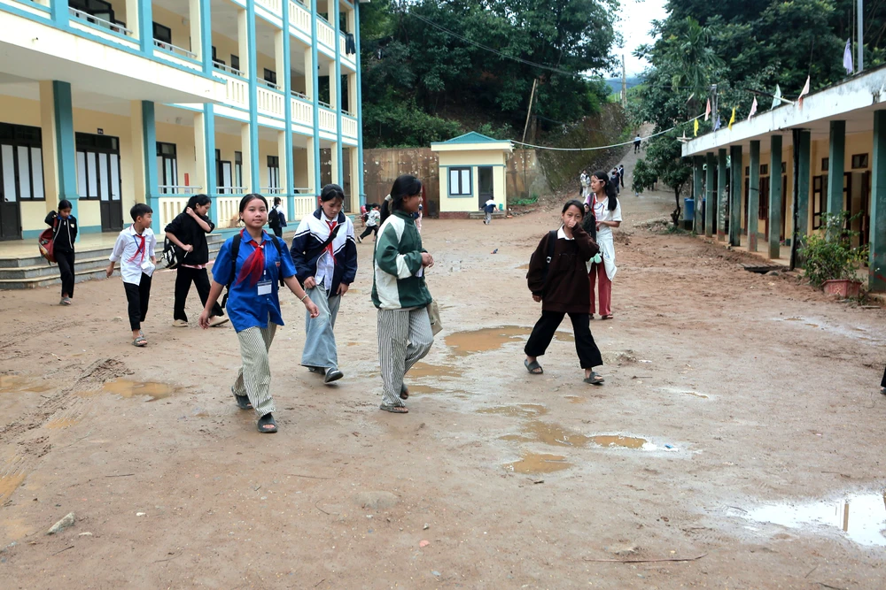 Trường Phổ thông Dân tộc bán trú THCS xã biên giới Pù Nhi-22.JPG