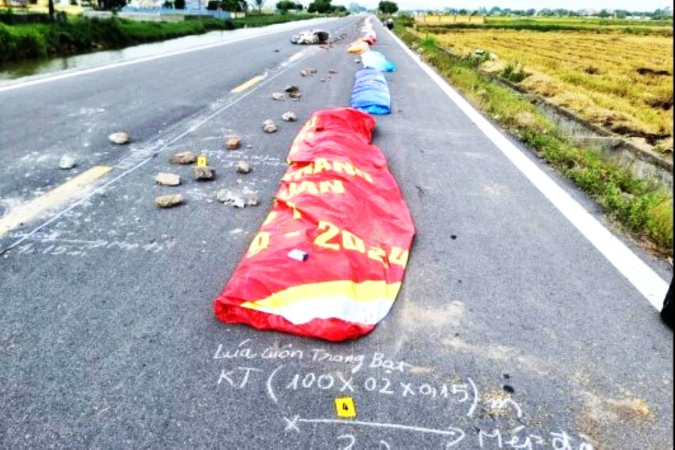 2- Khởi tố người phụ nữ chặn đường phơi lúa khiến một người tử vong ở Ninh Bình.jpg