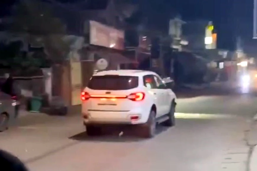 Thanh Hóa Công an xác minh vụ ô tô 7 chỗ lao vào cửa hàng ăn rồi rồ ga bỏ chạy -1.jpg