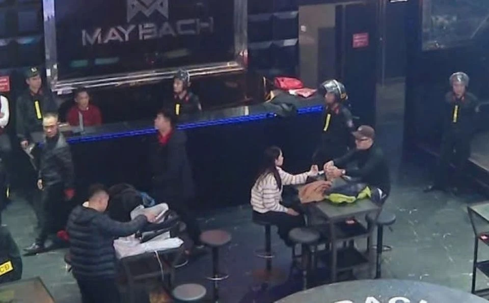 1Kiểm tra hai quán bar ở Ninh Bình, bắt giữ nhiều đối tượng sử dụng ma túy-6.jpg