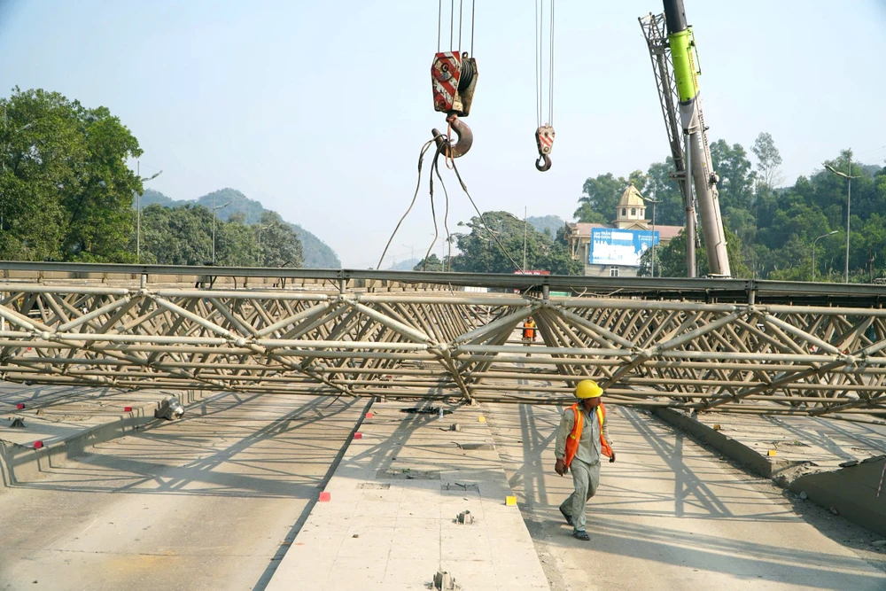 Phá dỡ trạm thu phí Bỉm Sơn dừng hoạt động 9 năm trên quốc lộ 1A-13.jpg