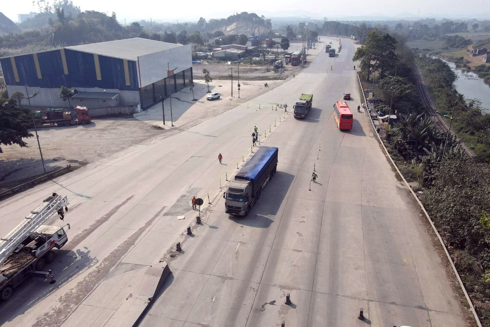 Phá dỡ trạm thu phí Bỉm Sơn dừng hoạt động 9 năm trên quốc lộ 1A-3.jpg