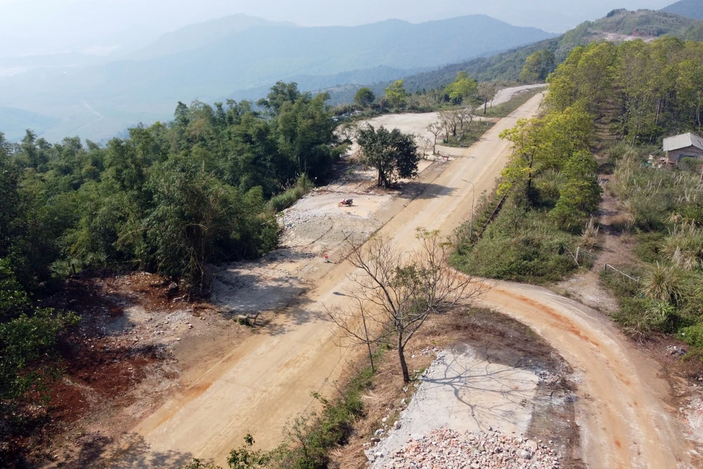 Toàn cảnh di tích quốc gia huyệt đạo Am Tiên - Đền Nưa trước khi chỉnh trang -1.JPG