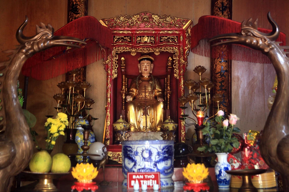 Toàn cảnh di tích quốc gia huyệt đạo Am Tiên - Đền Nưa trước khi chỉnh trang -14.JPG