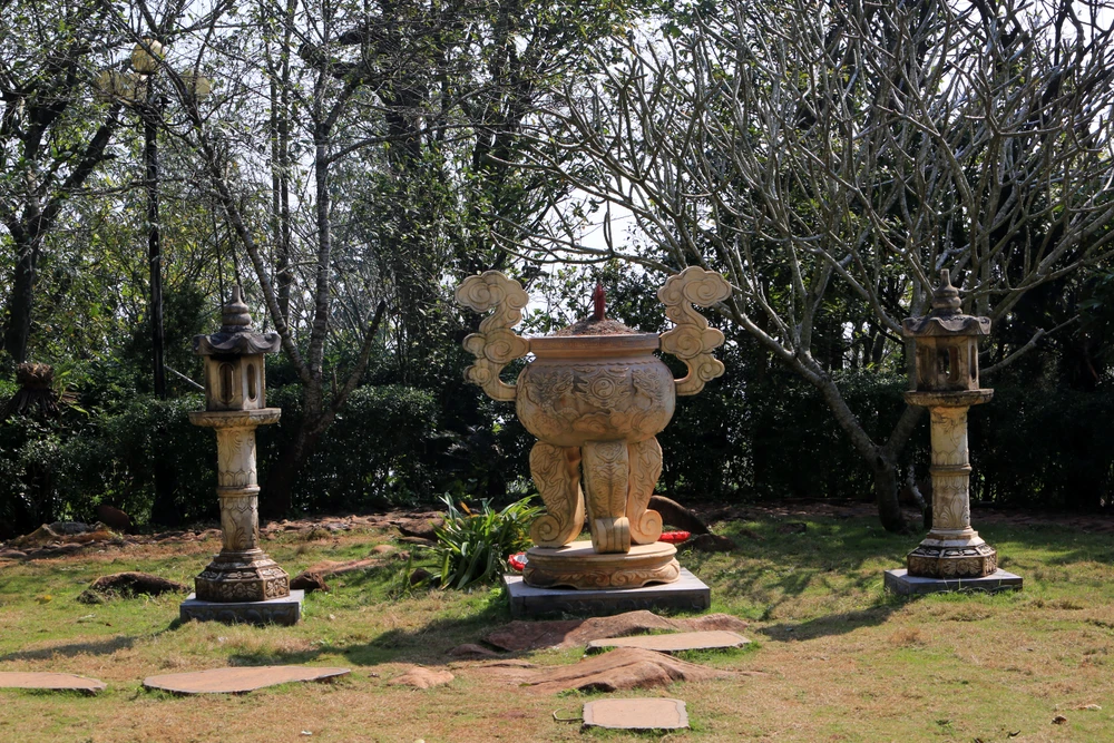 Toàn cảnh di tích quốc gia huyệt đạo Am Tiên - Đền Nưa trước khi chỉnh trang -15.JPG