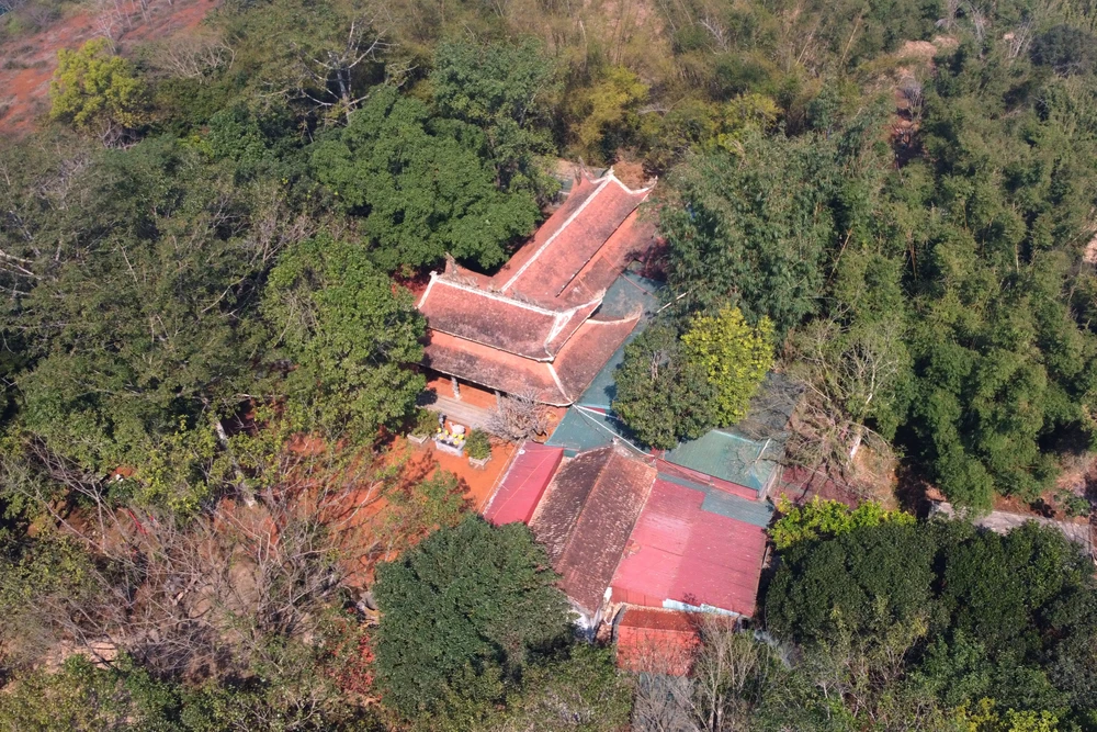 Toàn cảnh di tích quốc gia huyệt đạo Am Tiên - Đền Nưa trước khi chỉnh trang -16.JPG