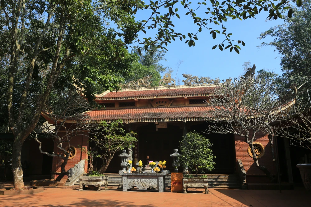 Toàn cảnh di tích quốc gia huyệt đạo Am Tiên - Đền Nưa trước khi chỉnh trang -6.JPG