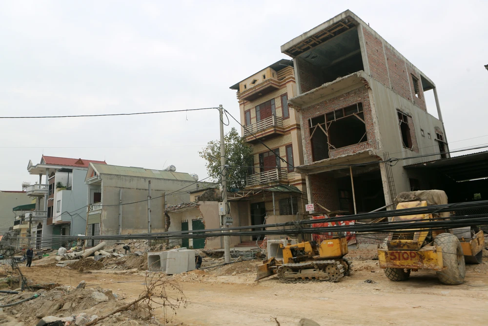 Phá dỡ hàng loạt nhà cao tầng trên đại lộ hơn 1.000 tỉ đồng ở Thanh Hóa-13.JPG