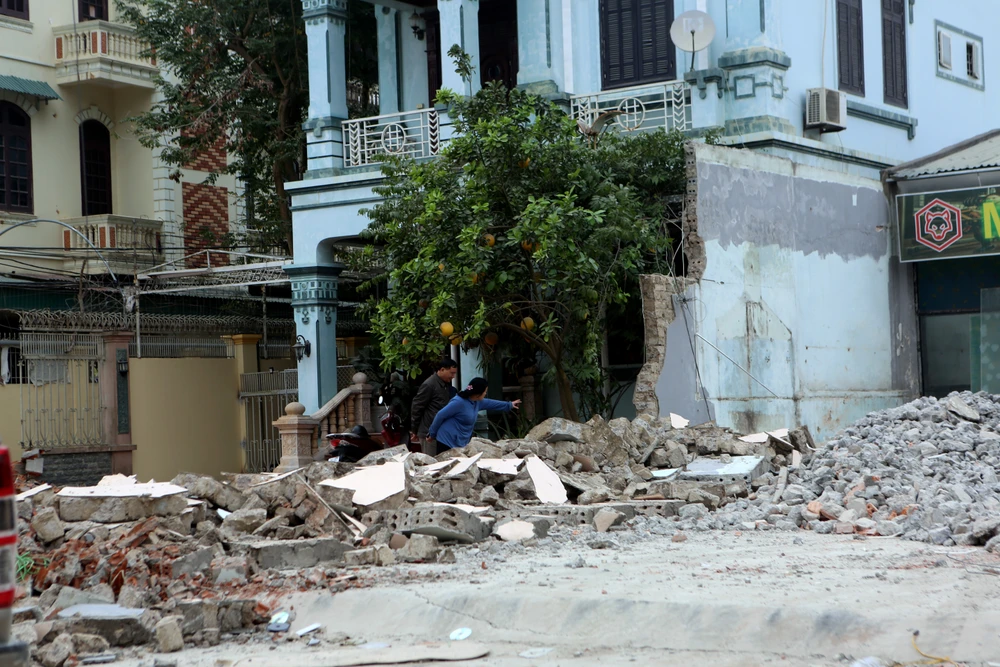 Phá dỡ hàng loạt nhà cao tầng trên đại lộ hơn 1.000 tỉ đồng ở Thanh Hóa-16.JPG