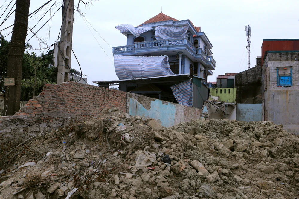 Phá dỡ hàng loạt nhà cao tầng trên đại lộ hơn 1.000 tỉ đồng ở Thanh Hóa-18.JPG