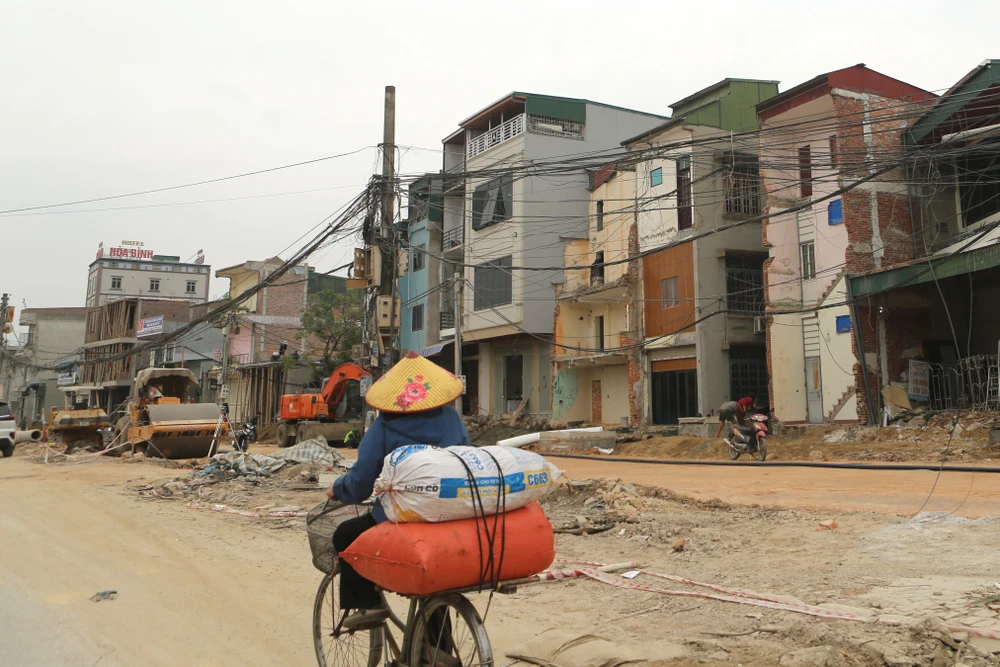 Phá dỡ hàng loạt nhà cao tầng trên đại lộ hơn 1.000 tỉ đồng ở Thanh Hóa-19.JPG