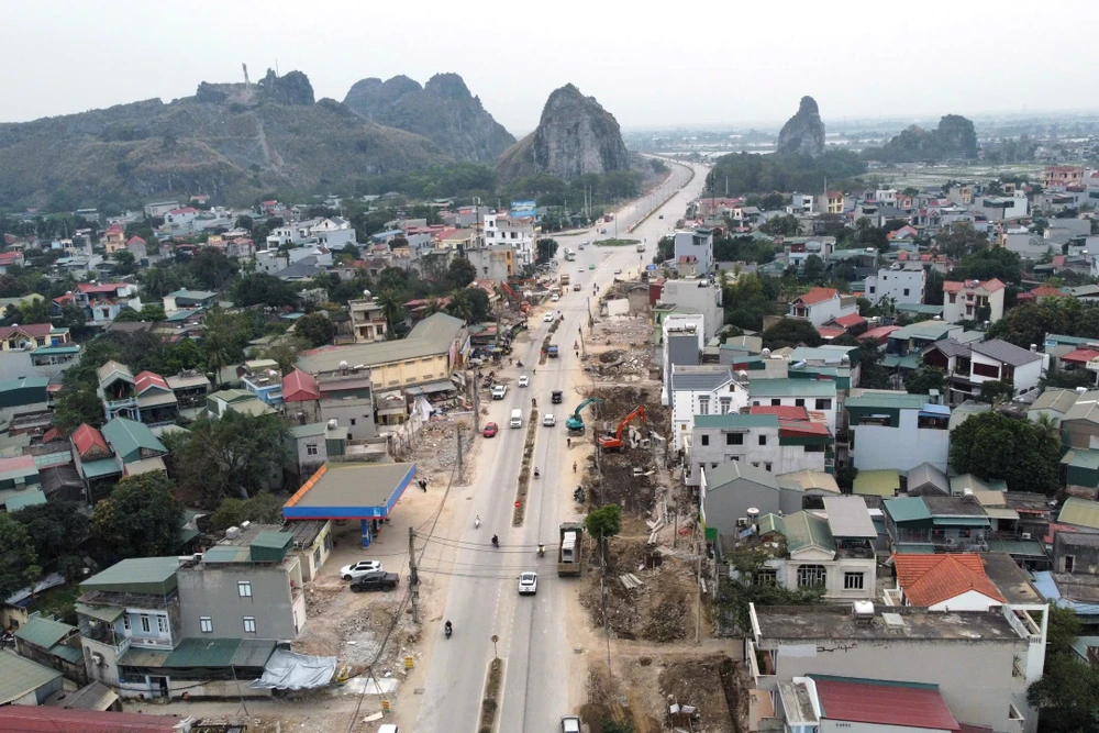 Phá dỡ hàng loạt nhà cao tầng trên đại lộ hơn 1.000 tỉ đồng ở Thanh Hóa-3.jpg